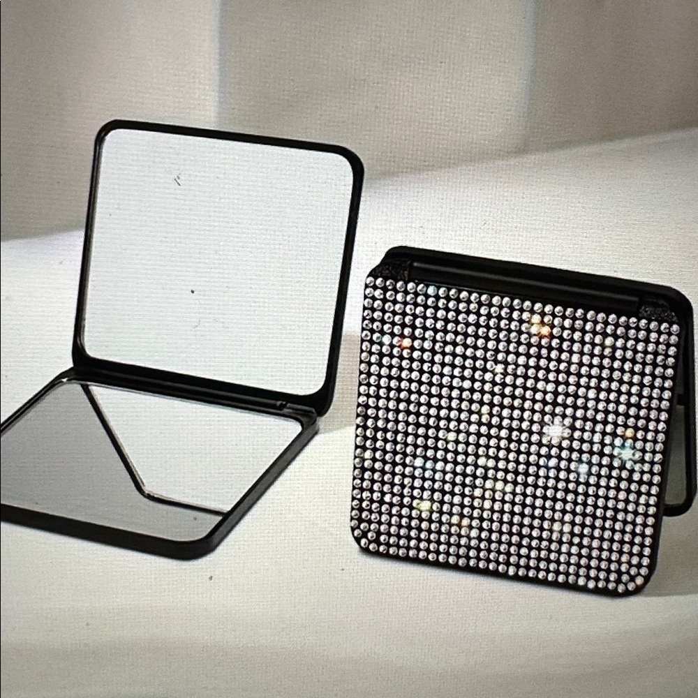 ❣️5|$25❣️Black or Silver Rhinestone Compact Mirror. 🆕 - Picture 1 of 6